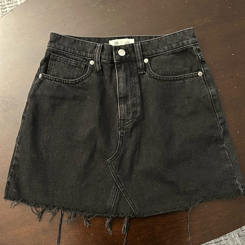 NWOT Madewell Denim Skirt - Dark Wash Frayed